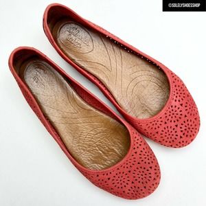 Clarks Women's Leather Perforated Slip On Ballerina Flat in Coral size 9 Shoes